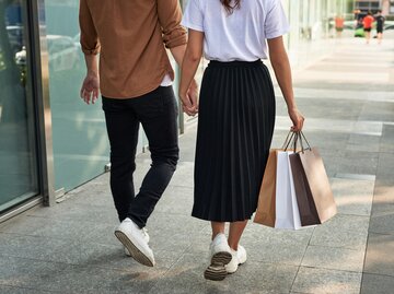 Paar beim Shopping | © AdobeStock/makistock