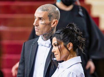 Travis Barker und Kourtney Kardashian auf der Met Gala | © Getty Images/Gilbert Carrasquillo