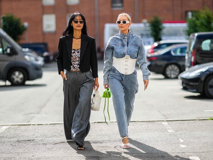 Street Style mit 2 Frauen | © Getty Images/Edward Berthelot / Kontributor