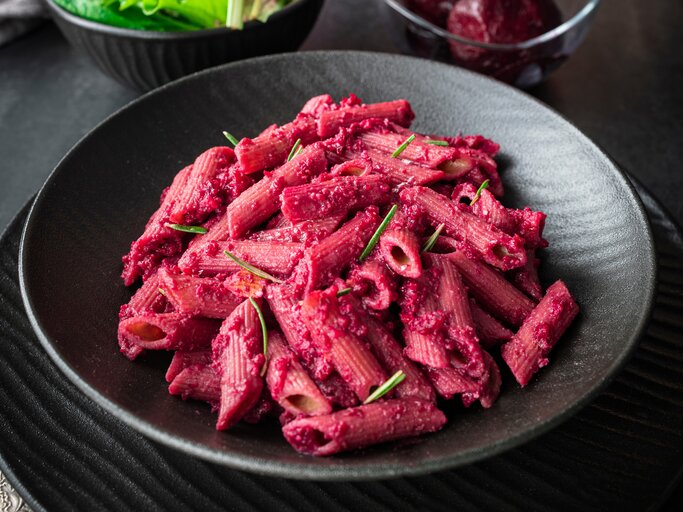 Nudeln mit Rote-Bete-Soße | © Shutterstock.com/Sylvie Pabion Martin