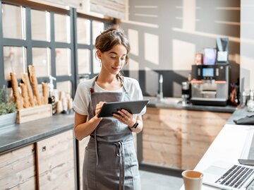 Warum es sich lohnt, die Buchhaltung selbst zu machen und welche Software aktuell die beste ist. | © Adobe Stock