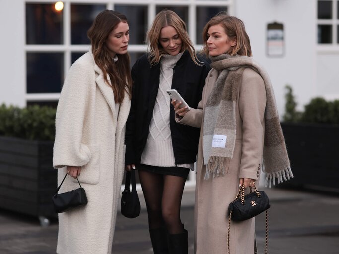 Street Style 3 Frauen  | © Getty Images/Jeremy Moeller