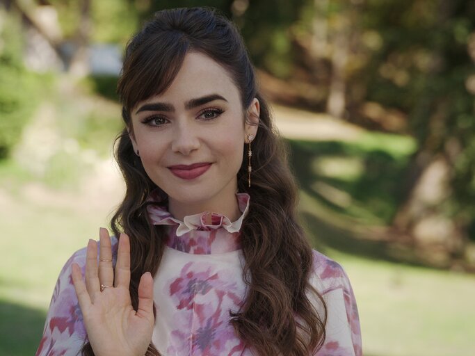 Lily Collins in der Netflix-Serie Emily in Paris | © Netflix