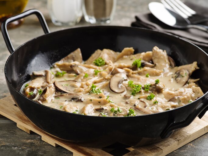 Soßen-Klassiker: Schnelles Rezept für cremige Pilzrahmsoße