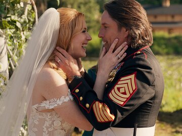 Alexandra Breckenridge (Mel) und Martin Henderson (Jack) in Virgin River, Staffel 6 | © NETFLIX