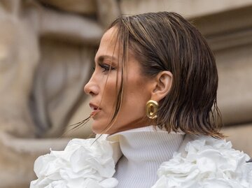 Jennifer Lopez mit Hydro Bob während Haute-Couture-Woche in Paris | © Getty Images/WireImage/Marc Piasecki