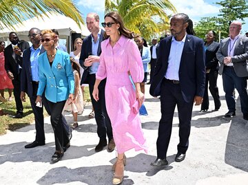 Herzogin Kate in rosa Kleid auf den Bahamas | © Getty Images/Samir Hussein / Kontributor