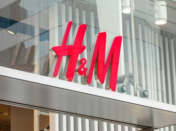 H&M Logo | © Adobe Stock/IB Photography