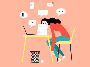 Illustration von einer Frau am Schreibtisch mit Burnout | © gettyimages.de | shtonado