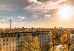 Luftaufnahme von Berlin mit Fernsehturm im Hintergrund | © iStock | golero