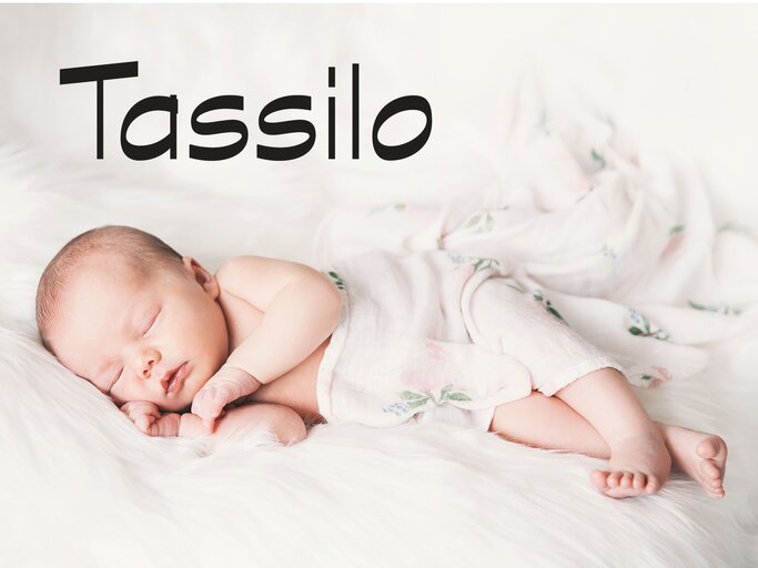 schlafendes Baby mit dem Namen Tassilo | © iStock | NataliaDeriabina