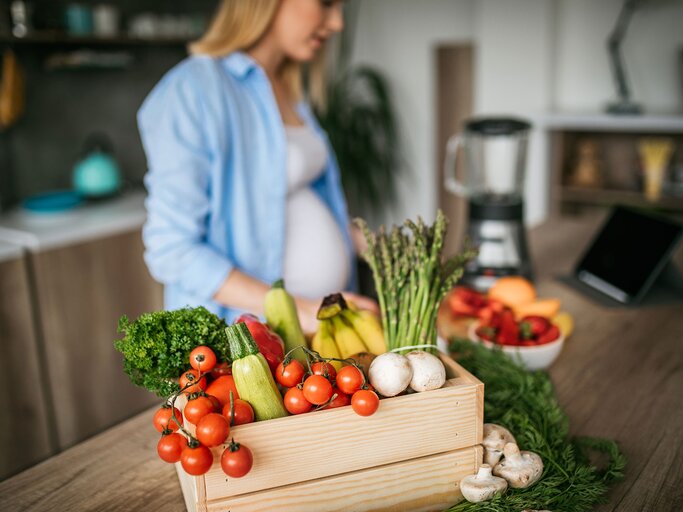 Frisches Obst und Gemüse in der Schwangerschaft | © iStock.com | hobo_018