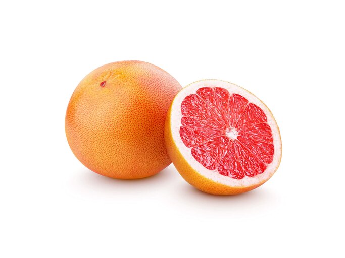 Reife Grapefruit auf einem weißen Hintergrund. | © iStock.com / Samohin