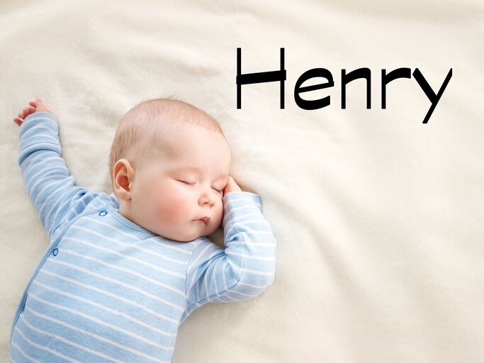 Schlafendes Baby mit dem Namen Henry | © iStock.com / LeManna