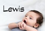 süßes Baby mit dem Namen Lewis | © iStock.com / FG Trade