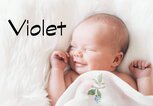 schlafendes Baby mit dem Namen Violet | © iStock.com / NataliaDeriabina