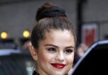 Selena Gomez trägt einen hohen geflochtenen Zopf | ©  gettyimages.de |Donna Ward 